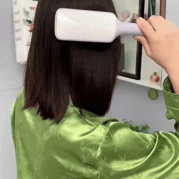 Self Cleaning Hair Brush Comb | 99 Pcs Left⏰